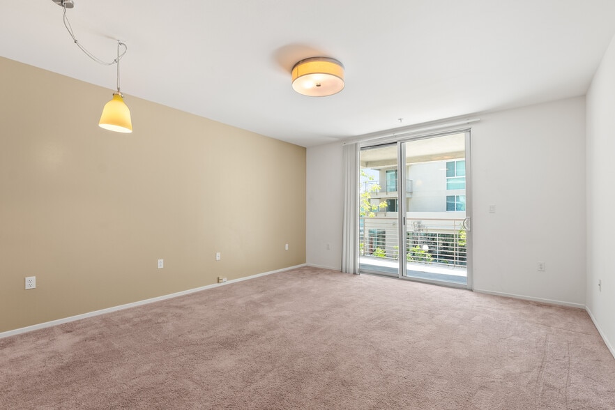 Building Photo - 267 S San Pedro St