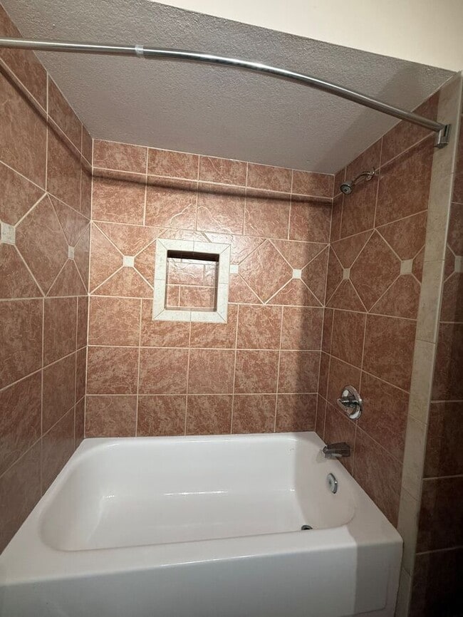 Building Photo - Townhome For Rent