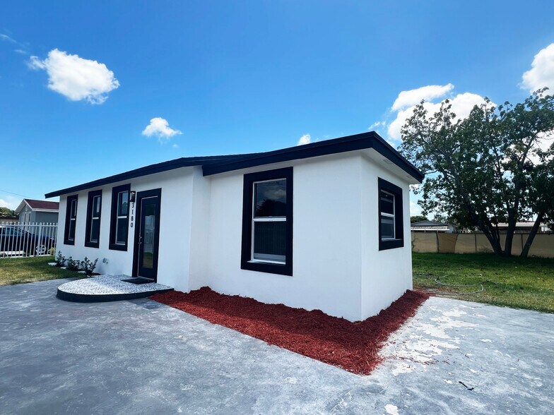 Primary Photo - 3180 NW 92nd St