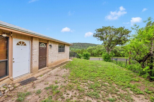 Building Photo - Charming 3/2 in Scenic Helotes, TX