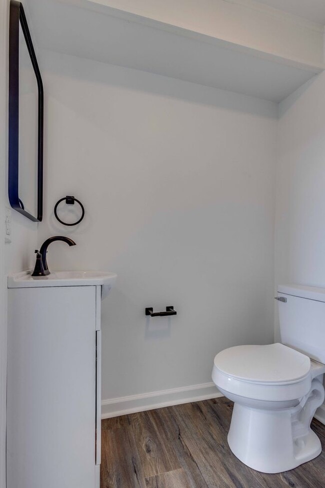 Building Photo - 328 Sweetbriar St