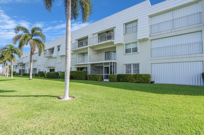Building Photo - 1025 Sugar Sands Blvd