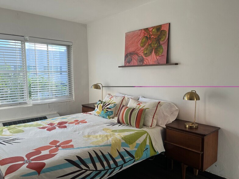 Building Photo - 511 75th St