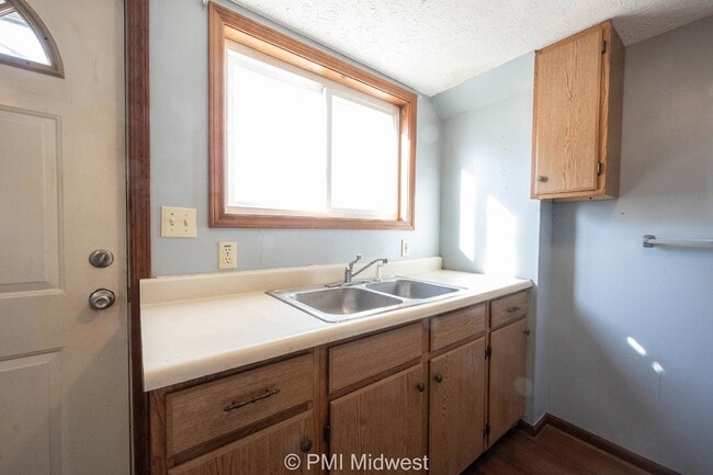 Building Photo - Charming Studio Apartment in Greenfield, I...