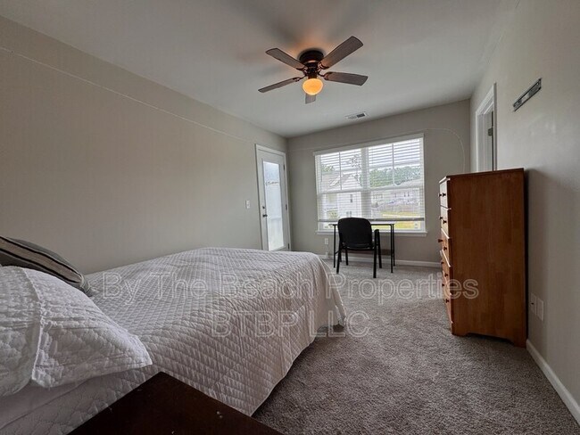 Building Photo - 194 Spencer Cir