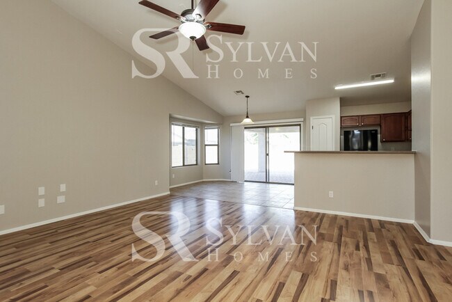 Building Photo - Pretty 4BR 2BA Home