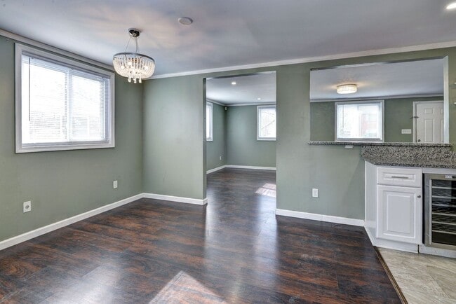 Building Photo - Charming Rental Home in Hampton!