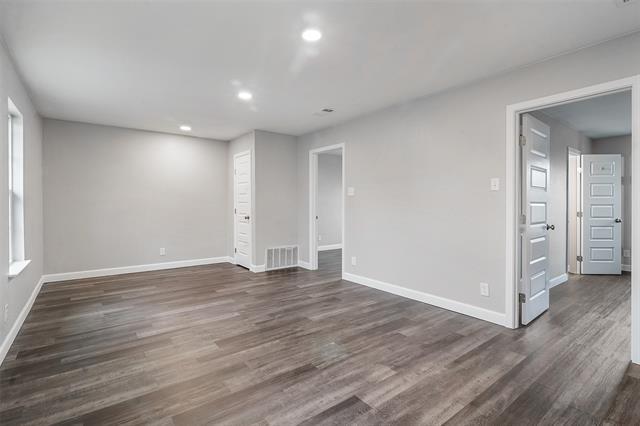 Building Photo - 813 S Valentine Dr
