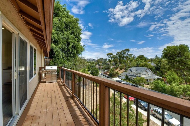 Building Photo - ***Beautiful 6 bed / 3 bath / 2,113 sqft H...