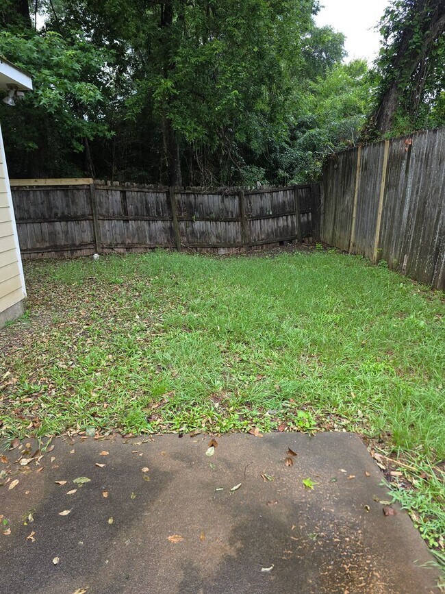 Building Photo - A Great Starter Home Just For YOU!
