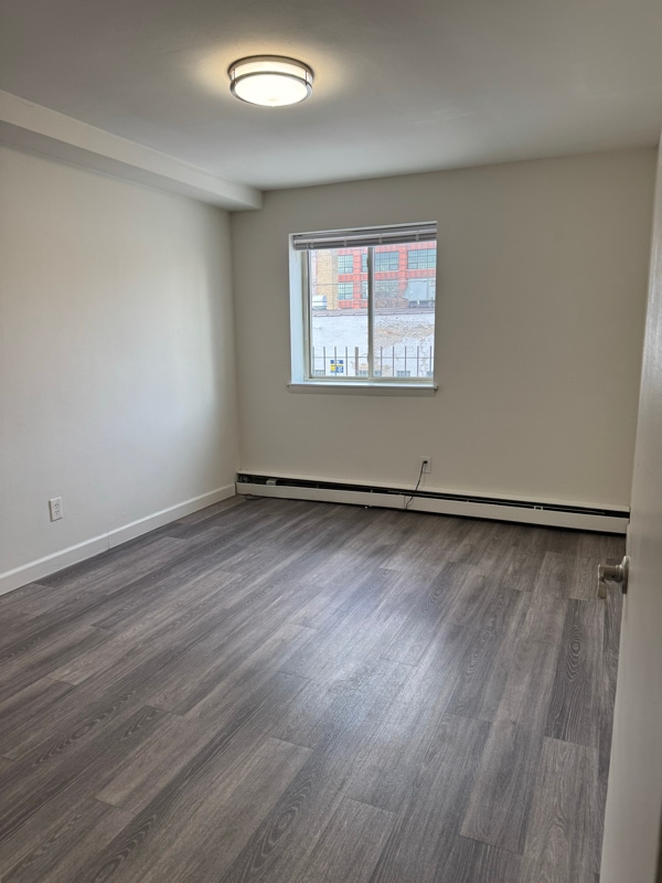 Building Photo - 2131 N Summit Ave