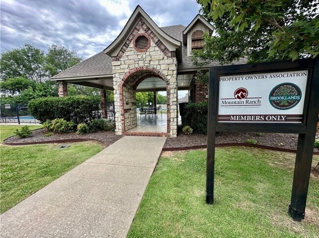 Building Photo - 3625 W Mountain View Dr