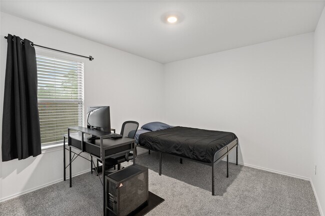 Building Photo - 22306 Forest Gorge Ln