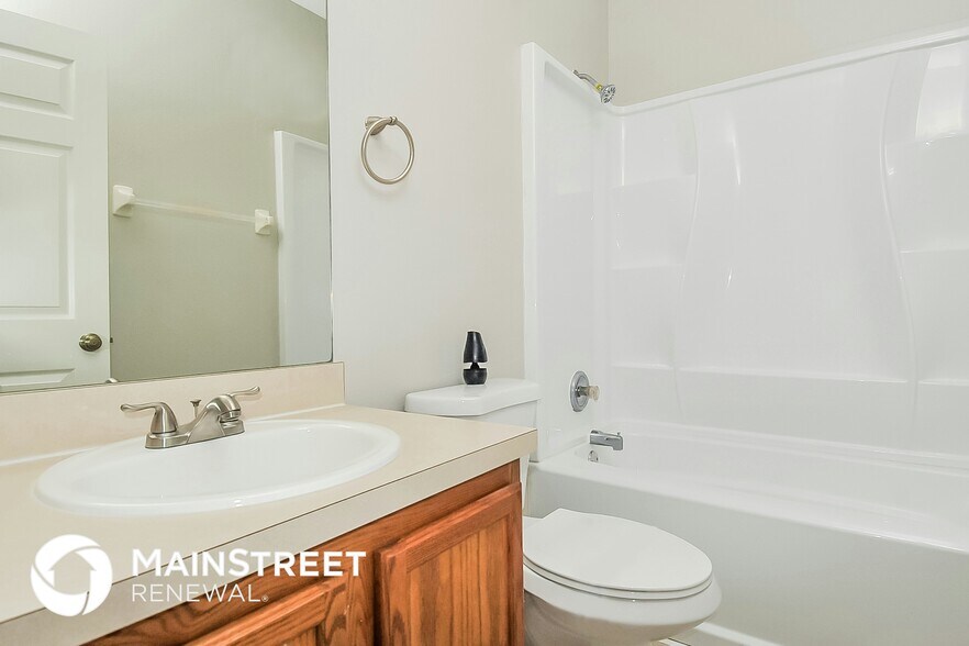 Building Photo - 527 Madina Cir