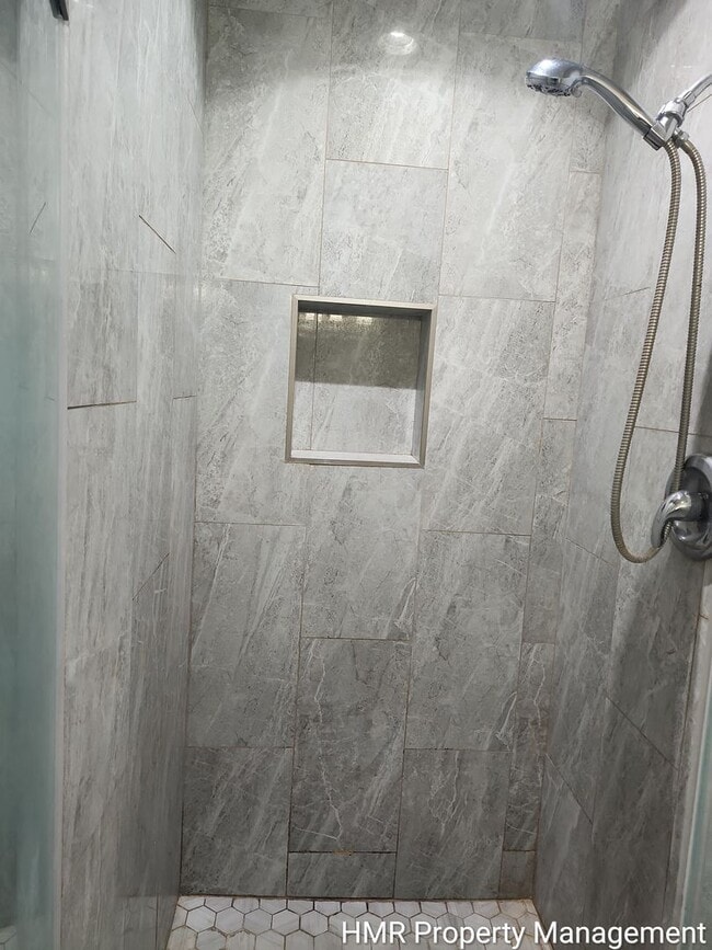 Building Photo - MOVE IN SPECIAL - Charming Single-Story Home