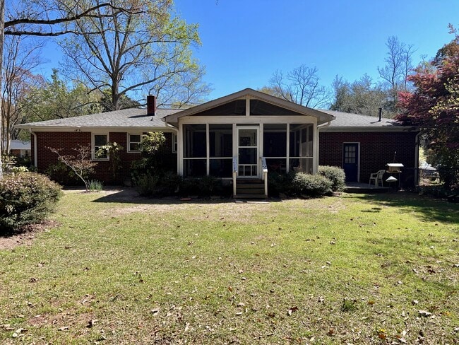 Building Photo - 727 Banks Terrace SE