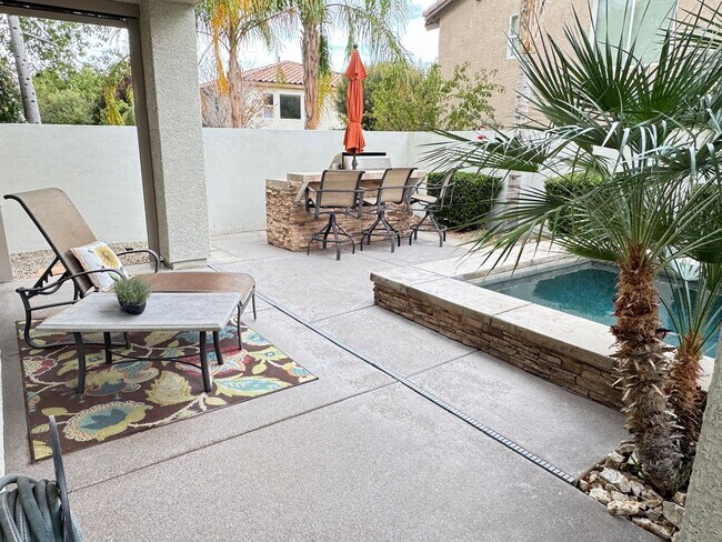 Building Photo - Spacious 4 Bedroom Home with Private Pool!