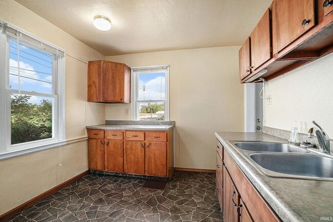 Building Photo - 3929 Lincoln Way W