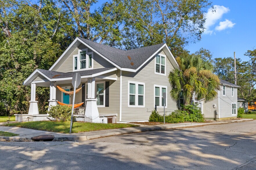 Building Photo - 430 Lawton Ave