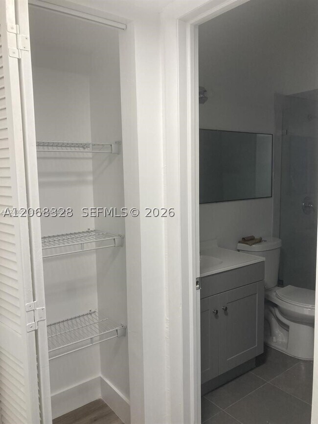 Building Photo - 9139 Fontainebleau Blvd