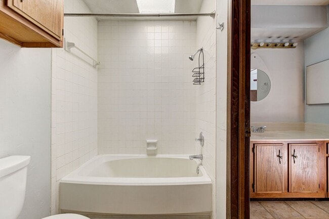 Building Photo - Cozy 2x1.5 Apartment in Oklahoma City loca...