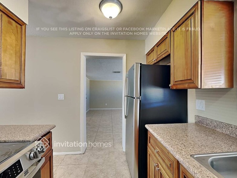 Building Photo - 1319 S Pomeroy