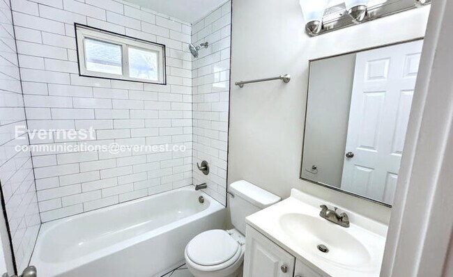 Building Photo - 1732 17th Ave N