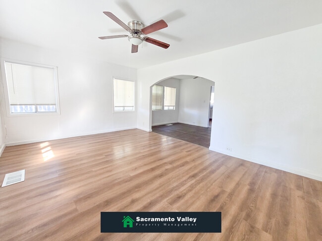 Building Photo - 4235 Arlington Ave