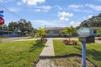 Building Photo - 702 Gray St S