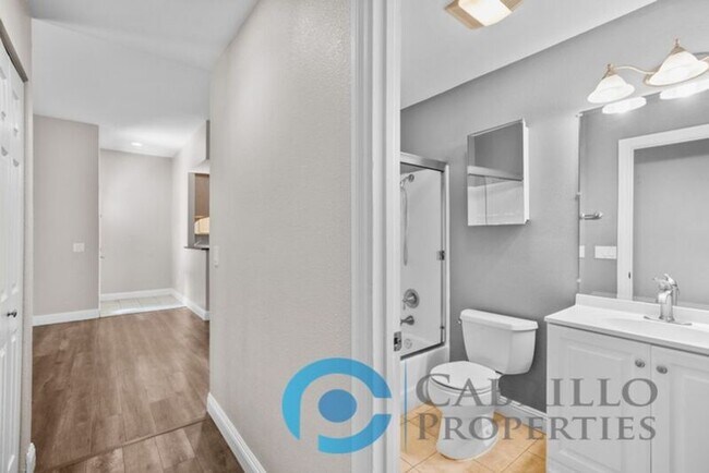 Building Photo - 3525 Grove St