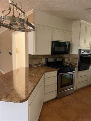 Building Photo - 2318 River Oaks Cir