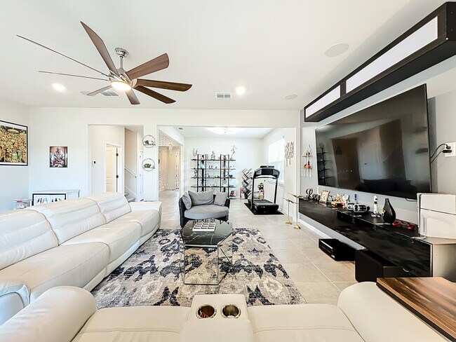 Building Photo - 1021 Savannah Palms Blvd