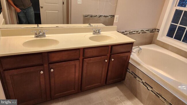 Building Photo - 25146 Harpenden Terrace