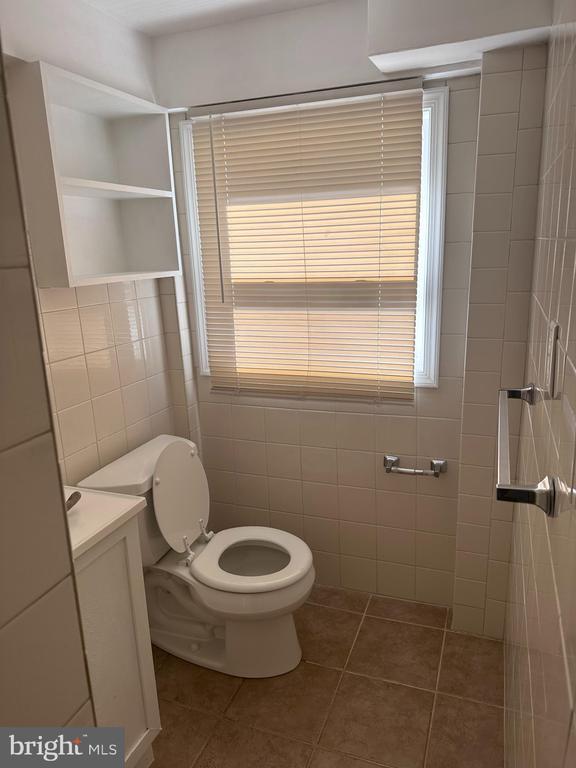 Building Photo - 371 Easton Rd