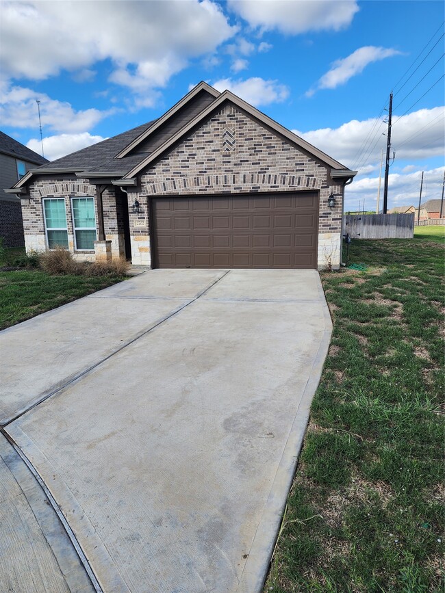 Building Photo - 2702 Golden Hills Ct