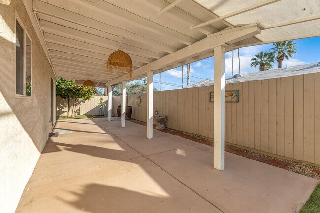 Building Photo - 74773 Leslie Ave