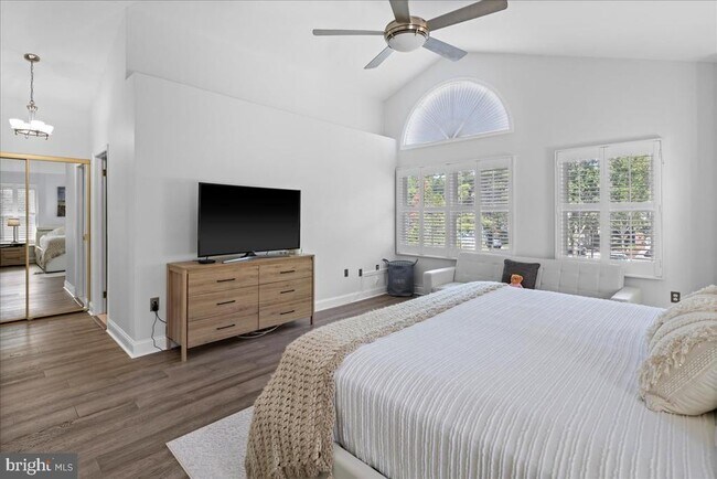 Building Photo - 9 Cromwell Ct