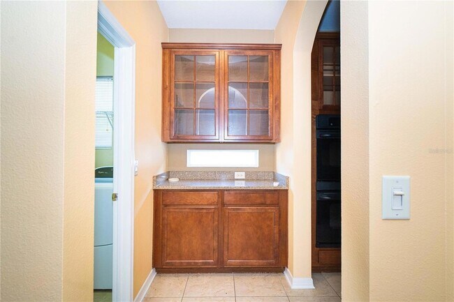 Building Photo - 561 Winthrop Dr