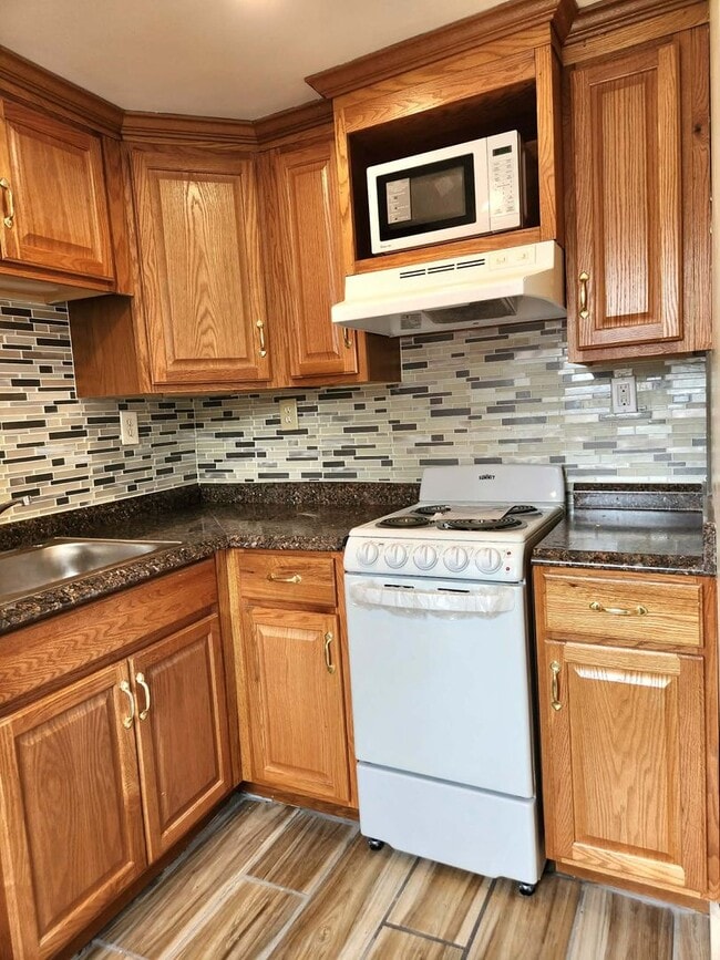 Building Photo - Beachy!