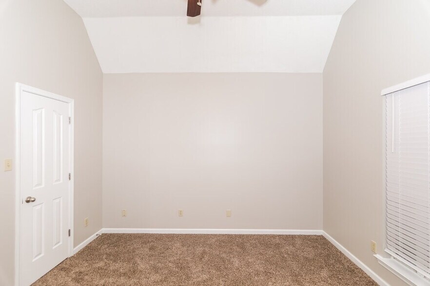 Building Photo - 6887 Seaside Dr