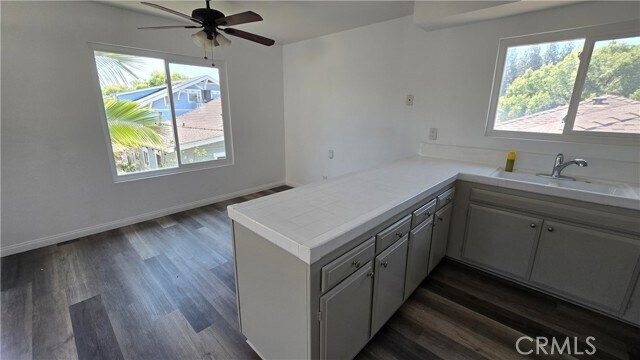 Building Photo - 309 E Cypress St
