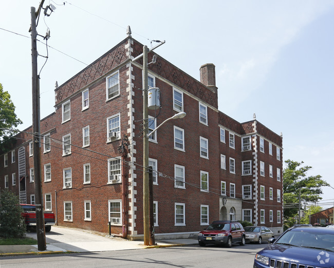 Building Photo - Fort Sanders Manor