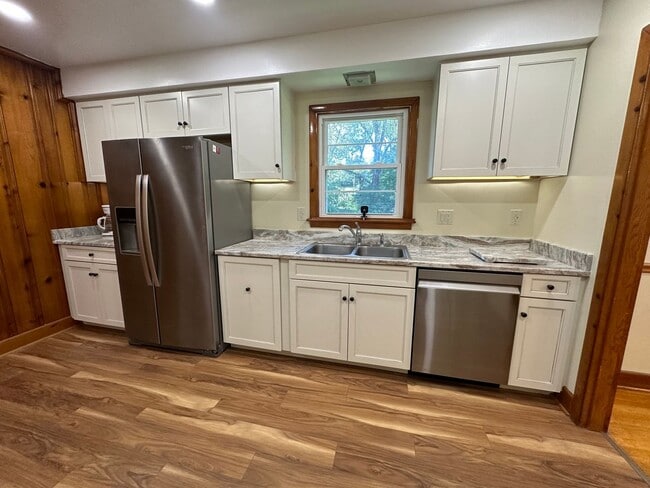 Building Photo - Spacious brick house in Lynchburg!