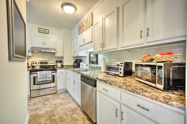 Building Photo - 2502 St Christopher Cir SW