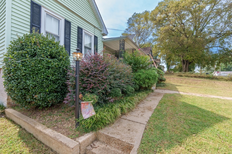Building Photo - 1114 E Reeder St