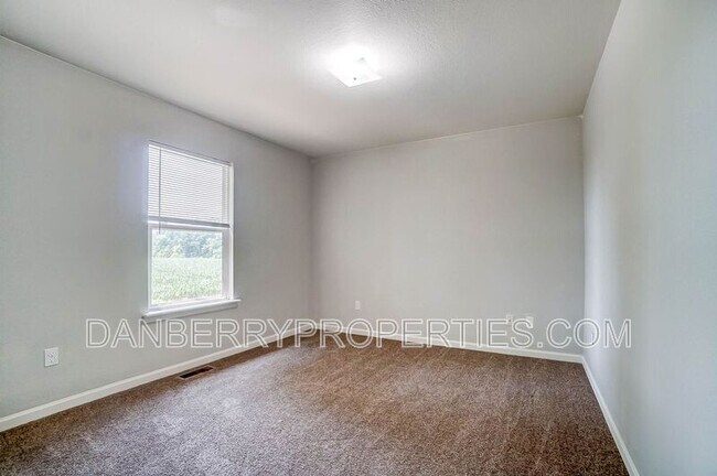 Building Photo - 3739 Willow Run Dr