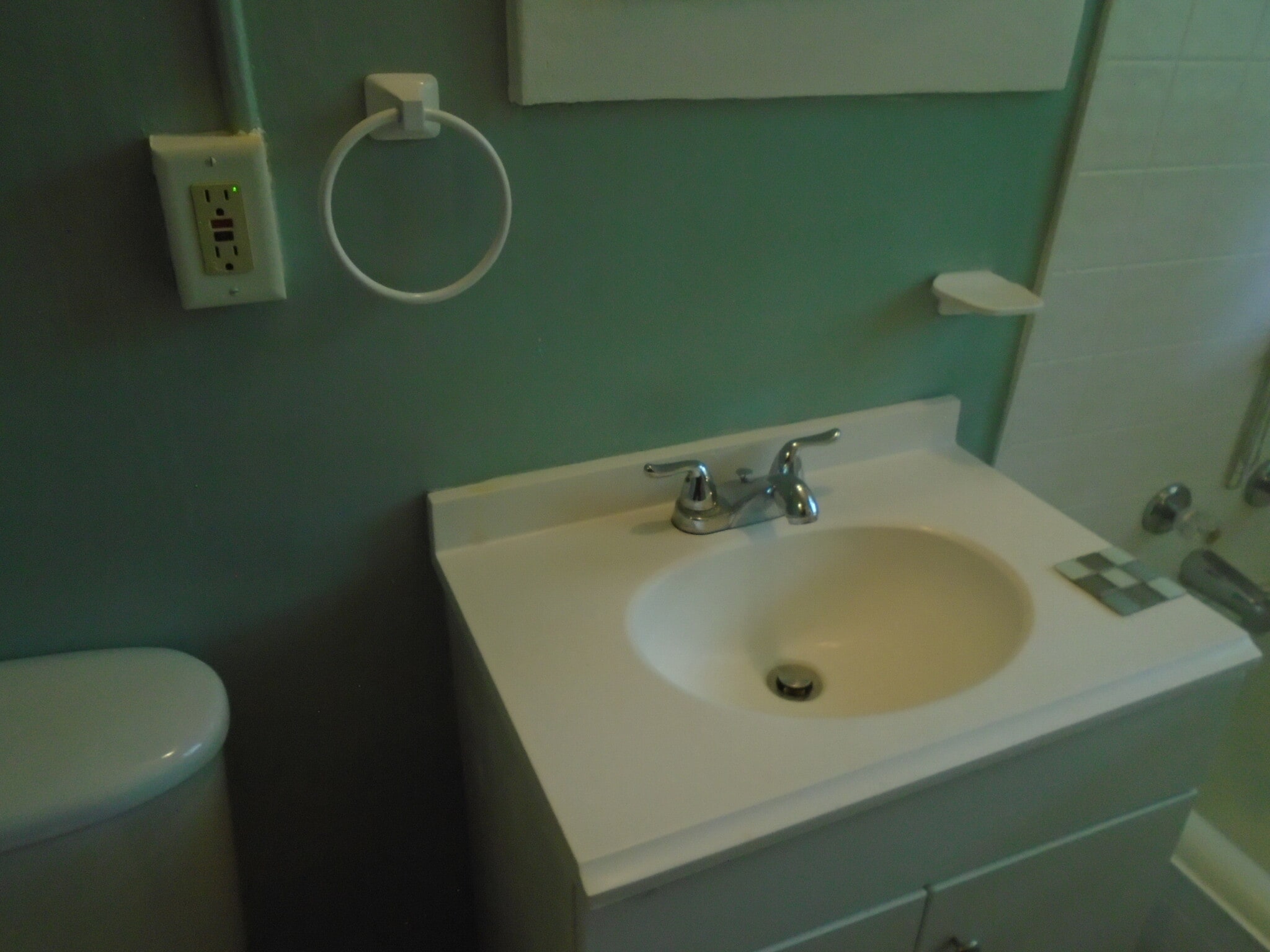 Bathroom sink - 100 N. 33rd St., Apt 3