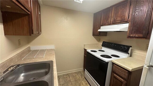 Building Photo - 5426 Tullis Dr