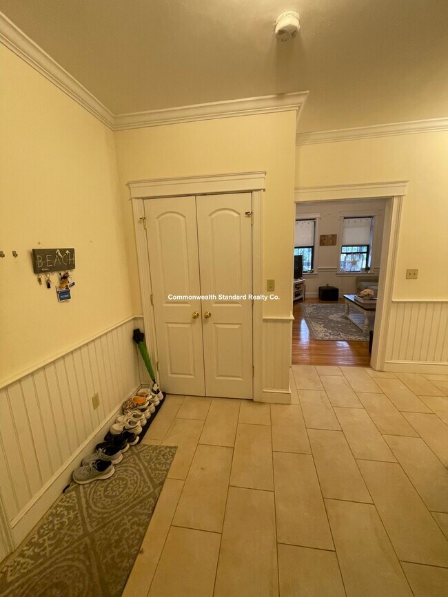 Building Photo - 27 Glenville Ave