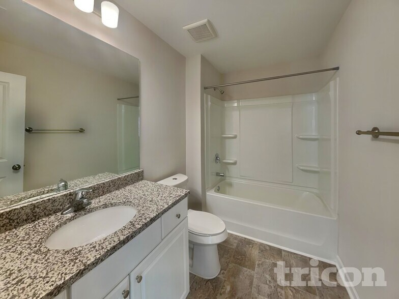 Building Photo - 196 Chapelcrest Ln